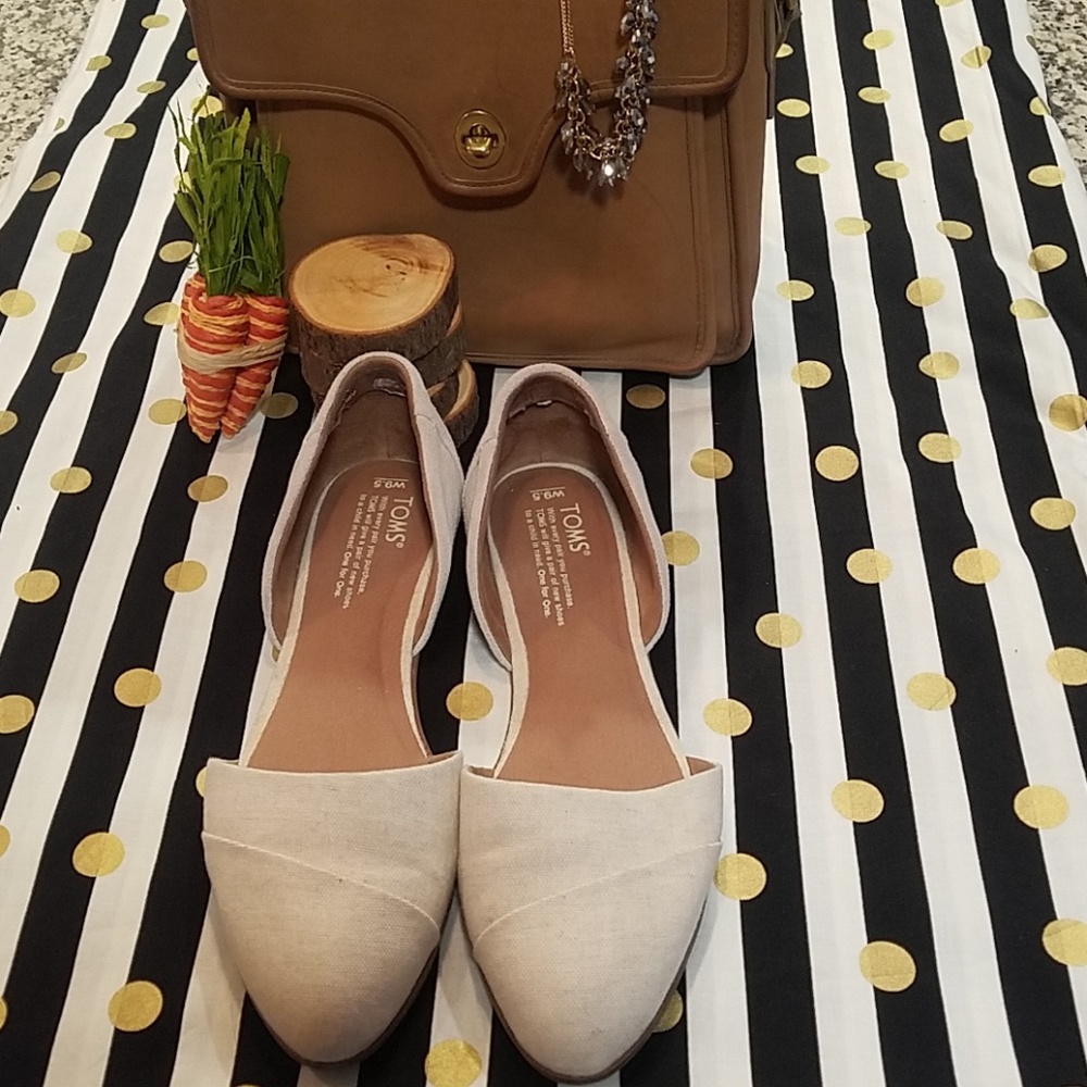 Tom's jutti d'Orsay open side flats. Suede
